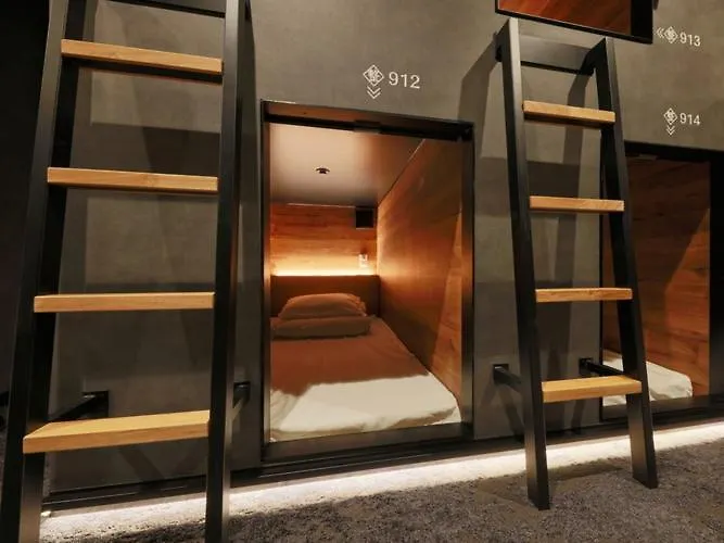 Rembrandt Cabin & Spa Shimbashi - Caters To Men Tokio Japón