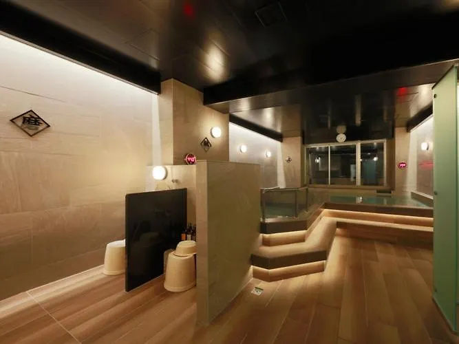 Rembrandt Cabin & Spa Shimbashi - Caters To Men Tokyo Capsule hotel