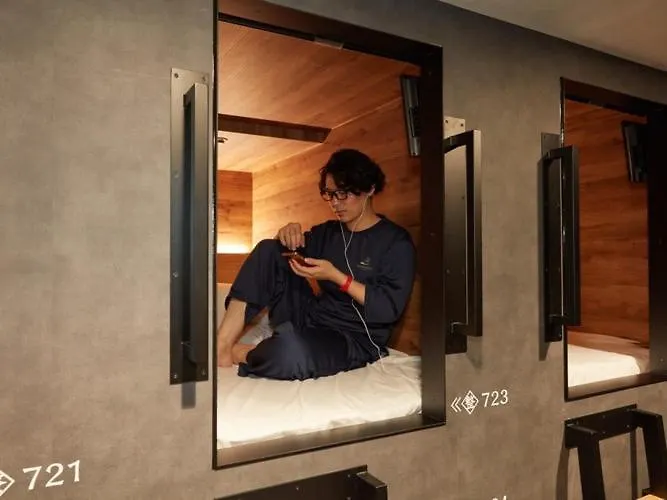 Rembrandt Cabin & Spa Shimbashi - Caters To Men Tokyo Japan